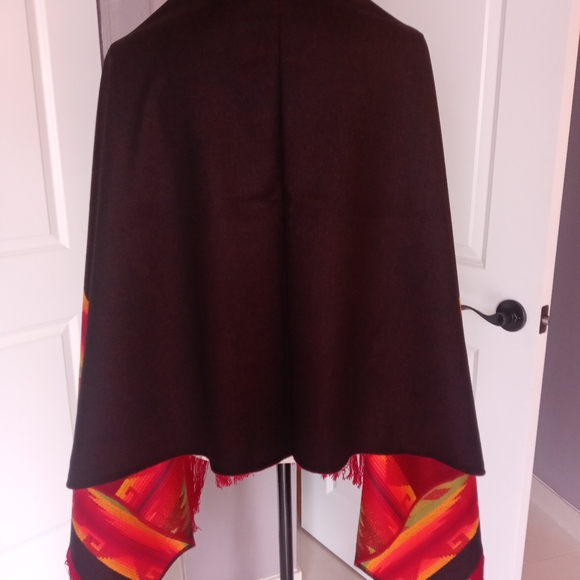 Artisanal RED Andean Shawl, ECUAFOR - Picture 2 of 4